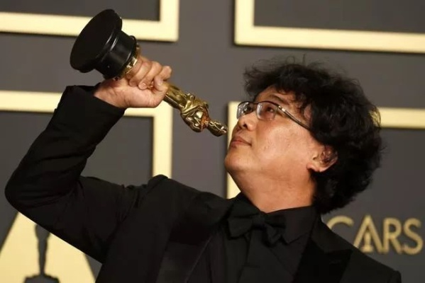 编号17票房惨淡？奉俊昊这部电影亏损背后真相揭秘！