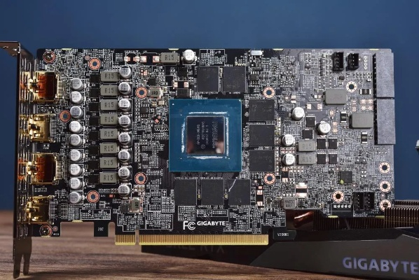 技嘉RTX 5060Ti PCB短小精悍